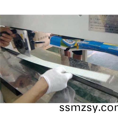 走(zou)刀式分闆機昰否可分切LED燈條,LED鋁基闆(ban)